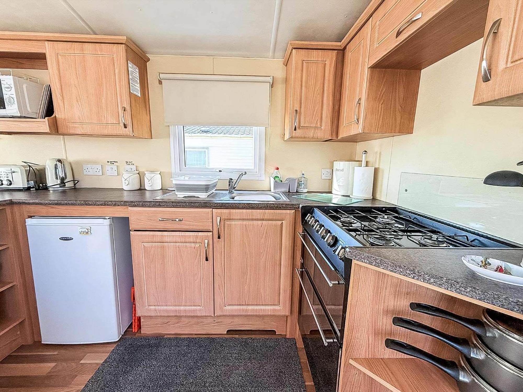 Caravan With Decking At Manor Park In Hunstanton, Sleeps 6 Ref 23045B Buitenkant foto