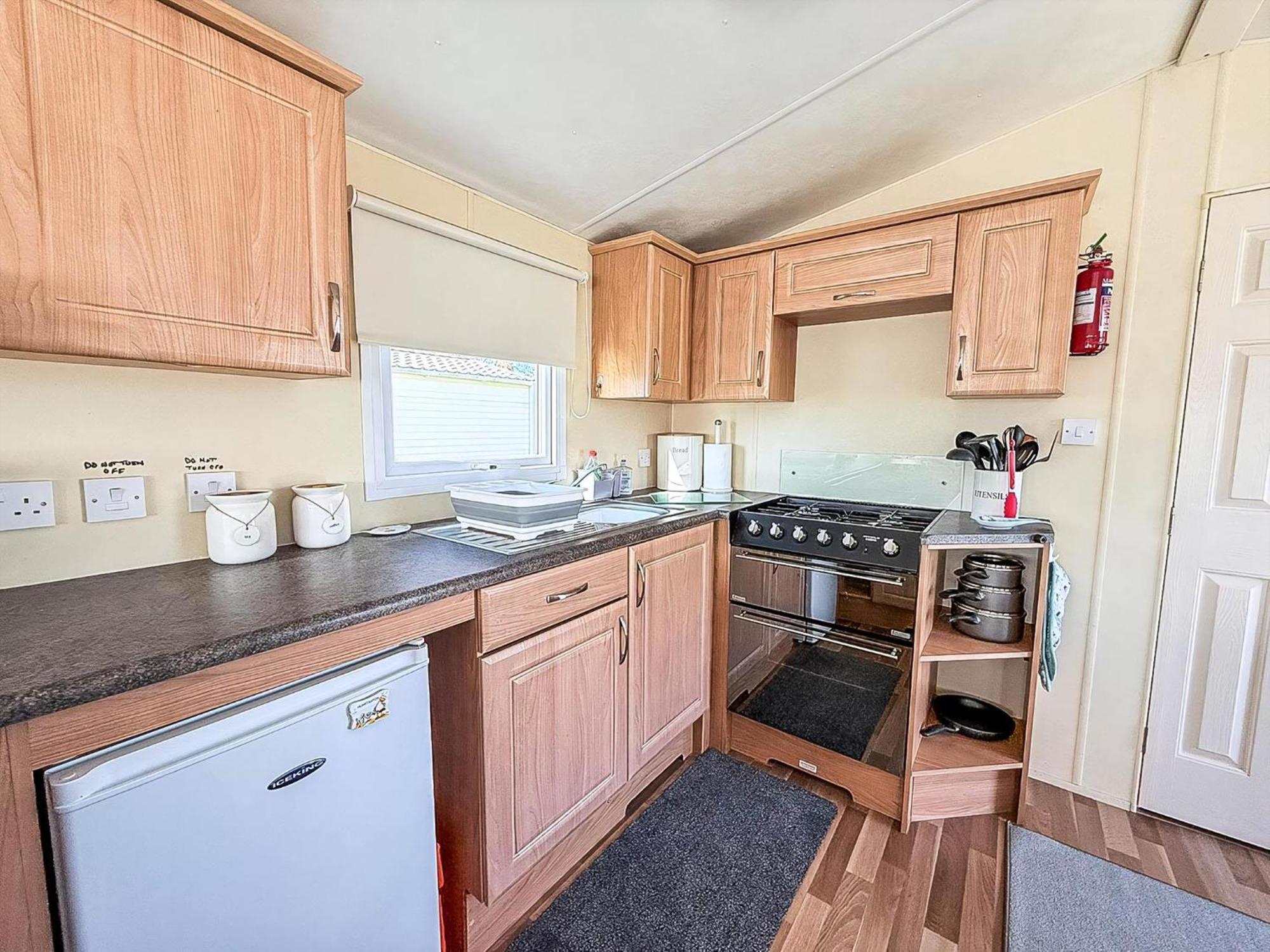 Caravan With Decking At Manor Park In Hunstanton, Sleeps 6 Ref 23045B Buitenkant foto